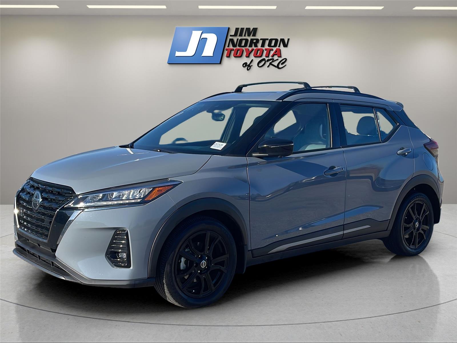 2021 Nissan Kicks SR's photo