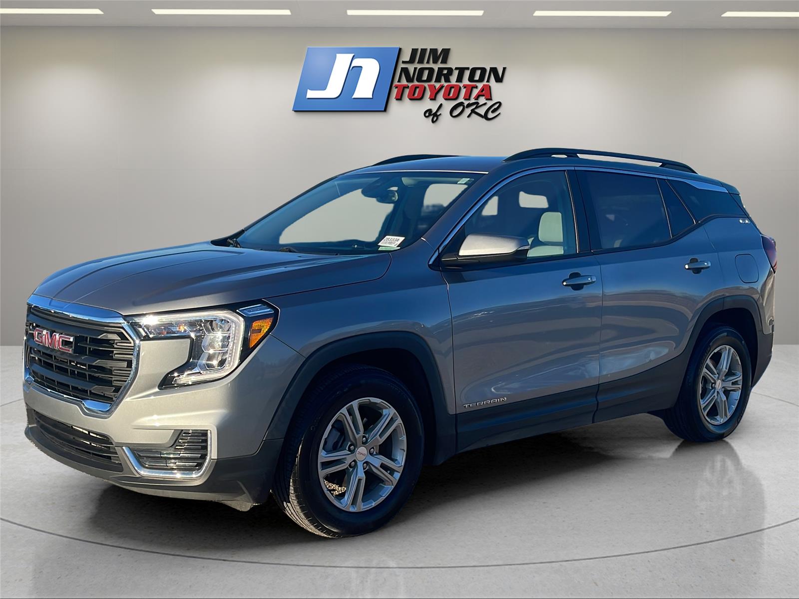 2023 GMC Terrain SLE's photo