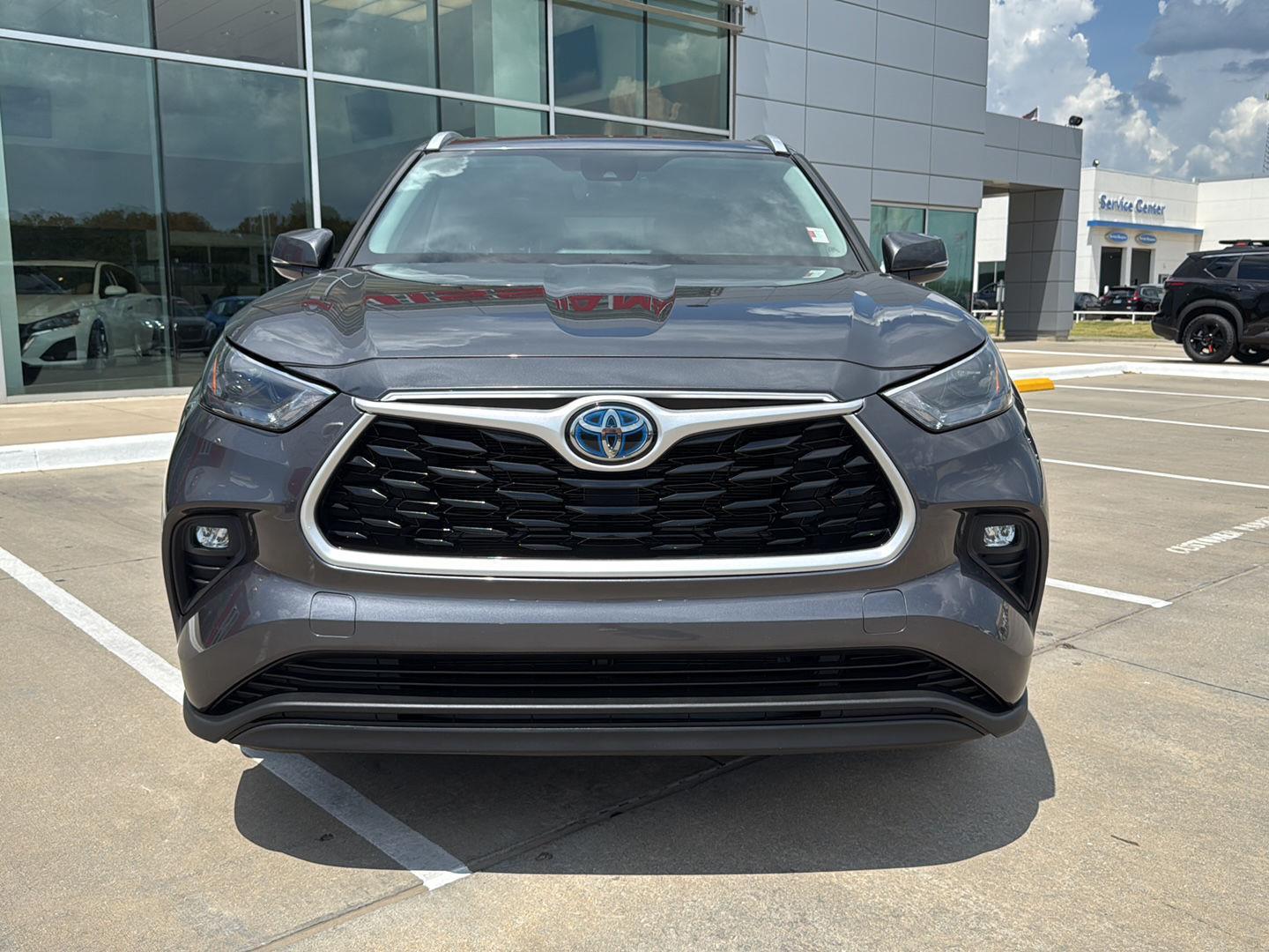 2022 Toyota Highlander Hybrid XLE photo 2