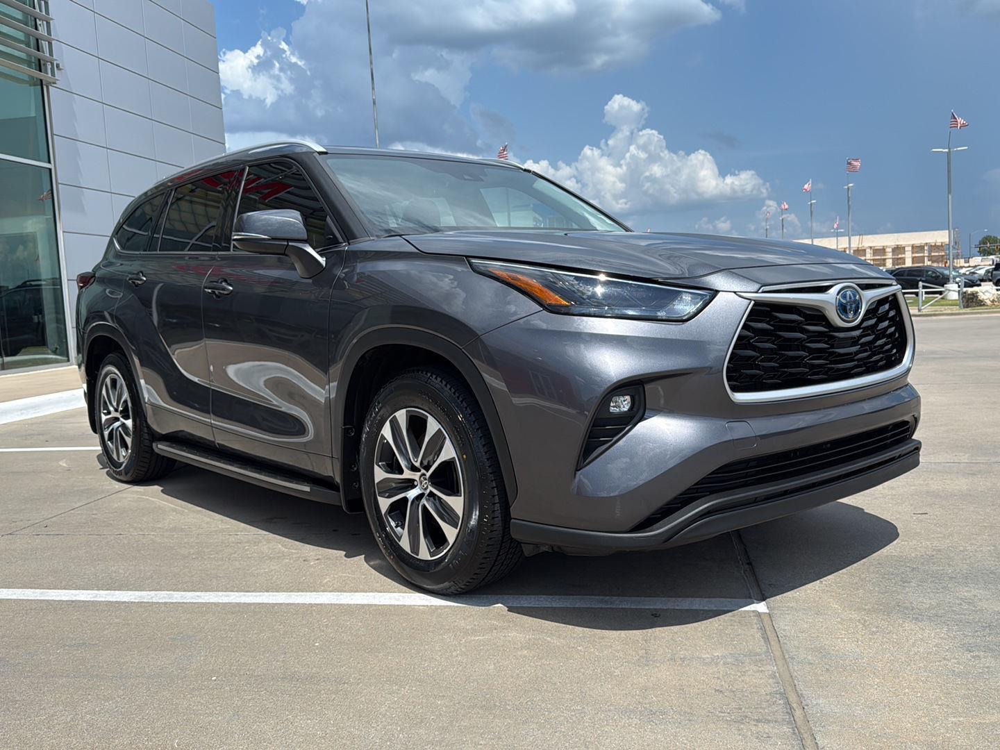 2022 Toyota Highlander Hybrid XLE photo 3