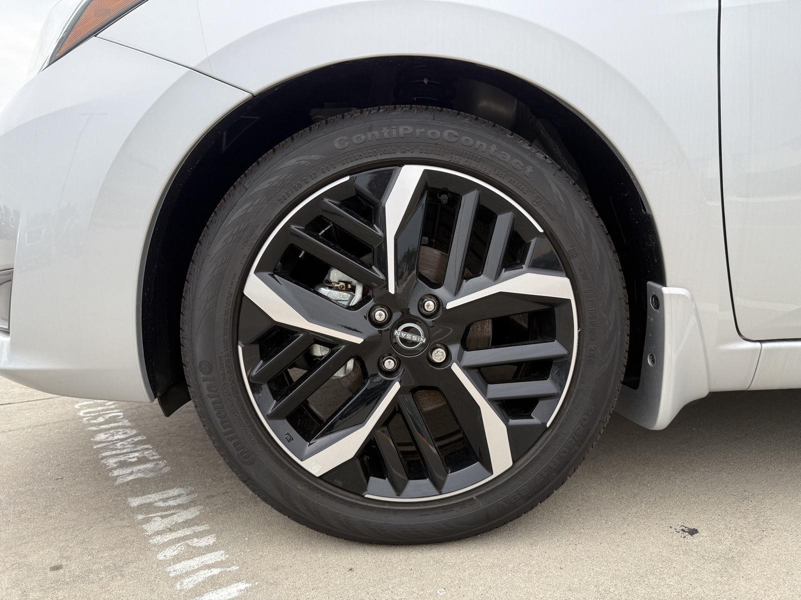 2025 Nissan Versa SR photo 3