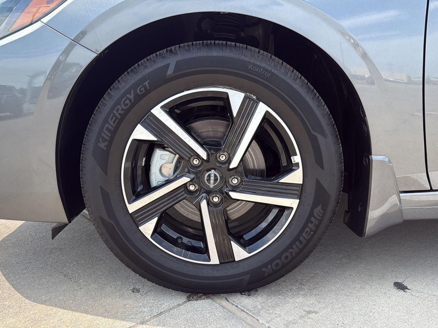 2025 Nissan Sentra SV photo 3