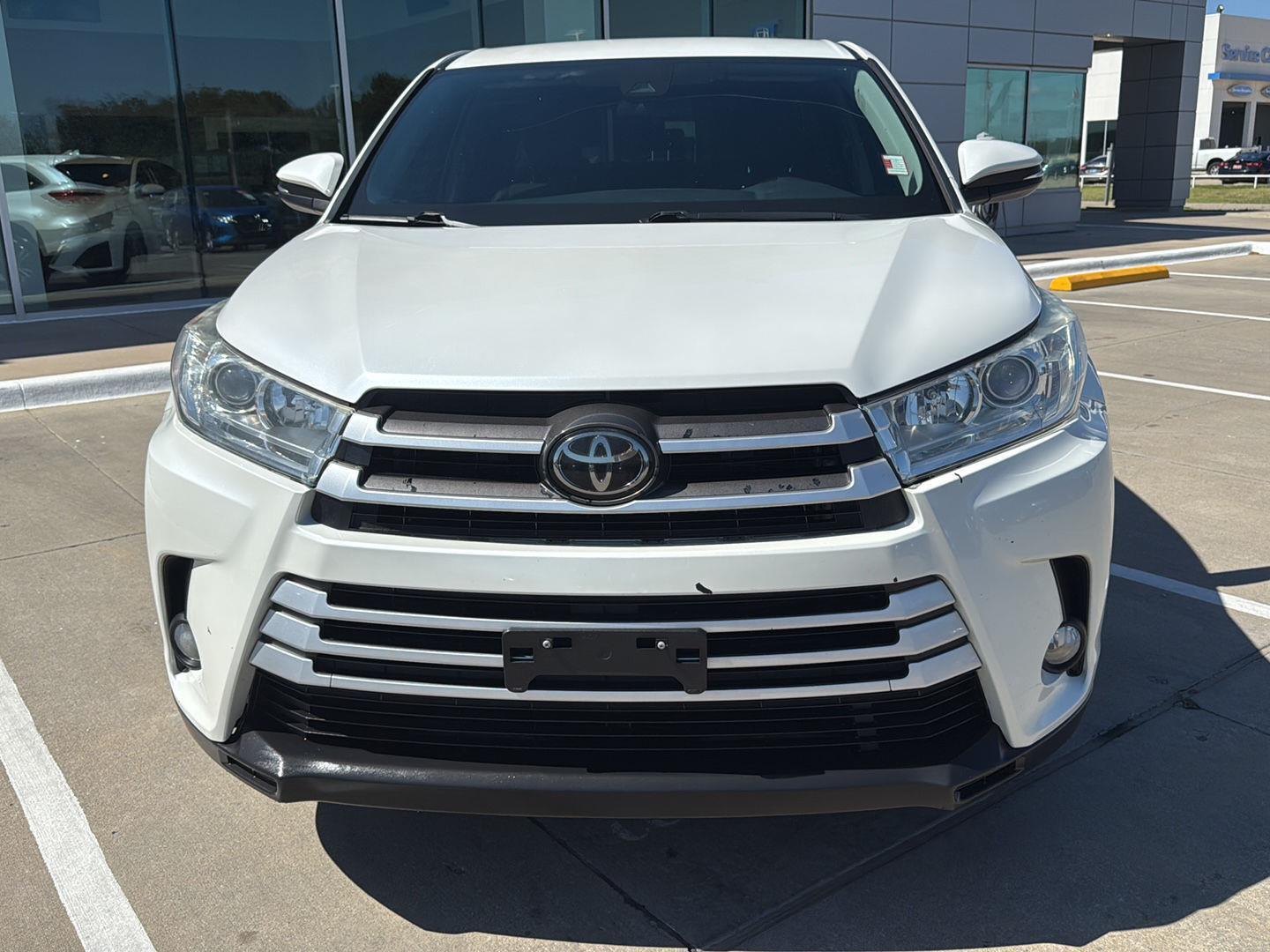 2018 Toyota Highlander LE Plus photo 2