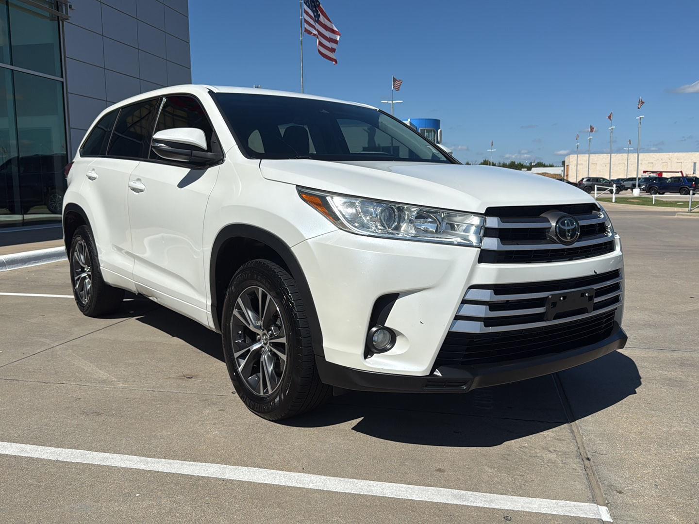 2018 Toyota Highlander LE Plus photo 3