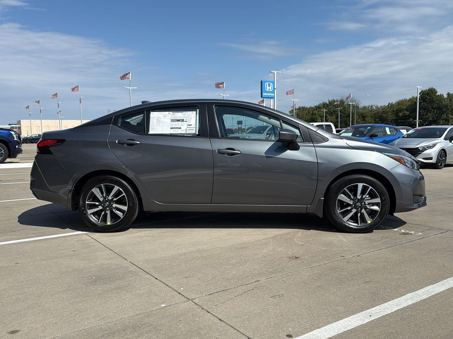 2025 Nissan Versa SV photo 4