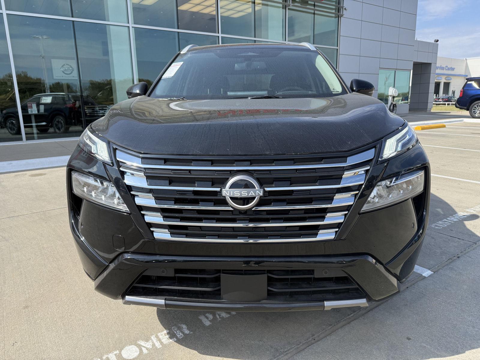 2025 Nissan Rogue Platinum photo 2