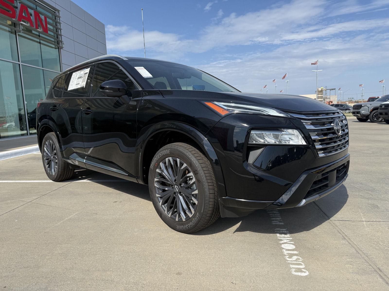2025 Nissan Rogue Platinum photo 3