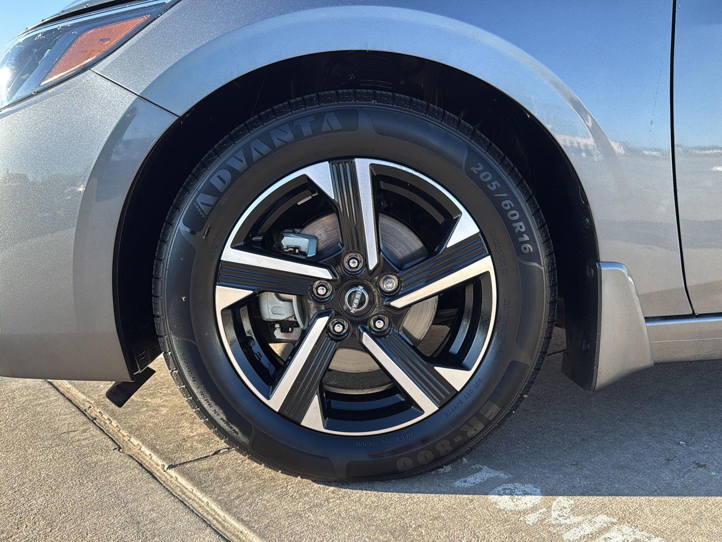 2024 Nissan Sentra SV photo 4