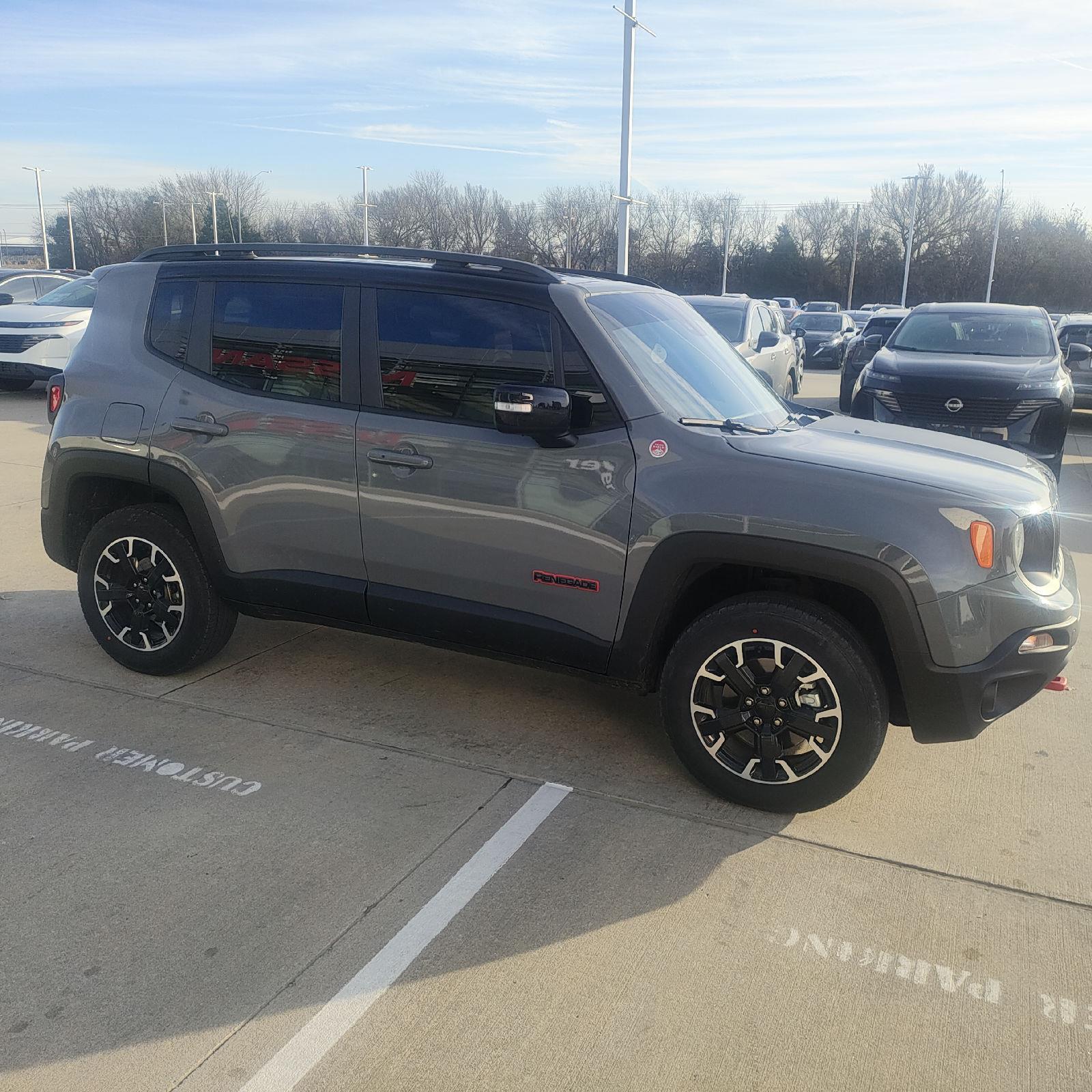 2023 Jeep Renegade Trailhawk photo 3