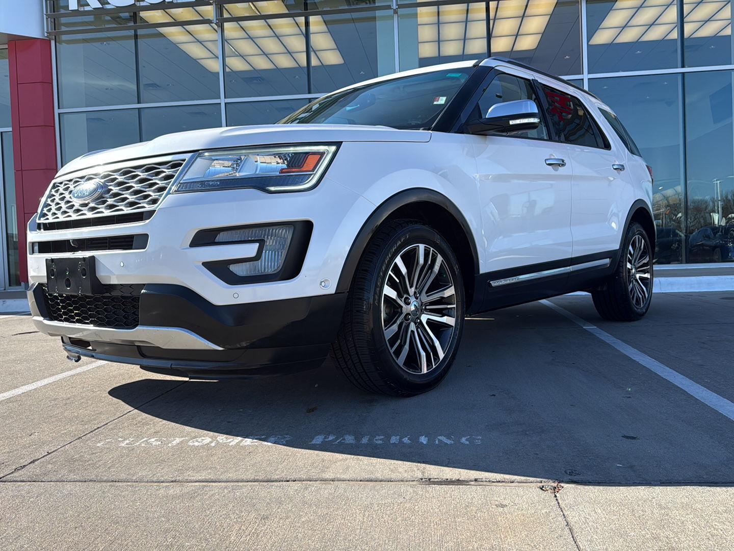 2017 Ford Explorer Platinum photo 2