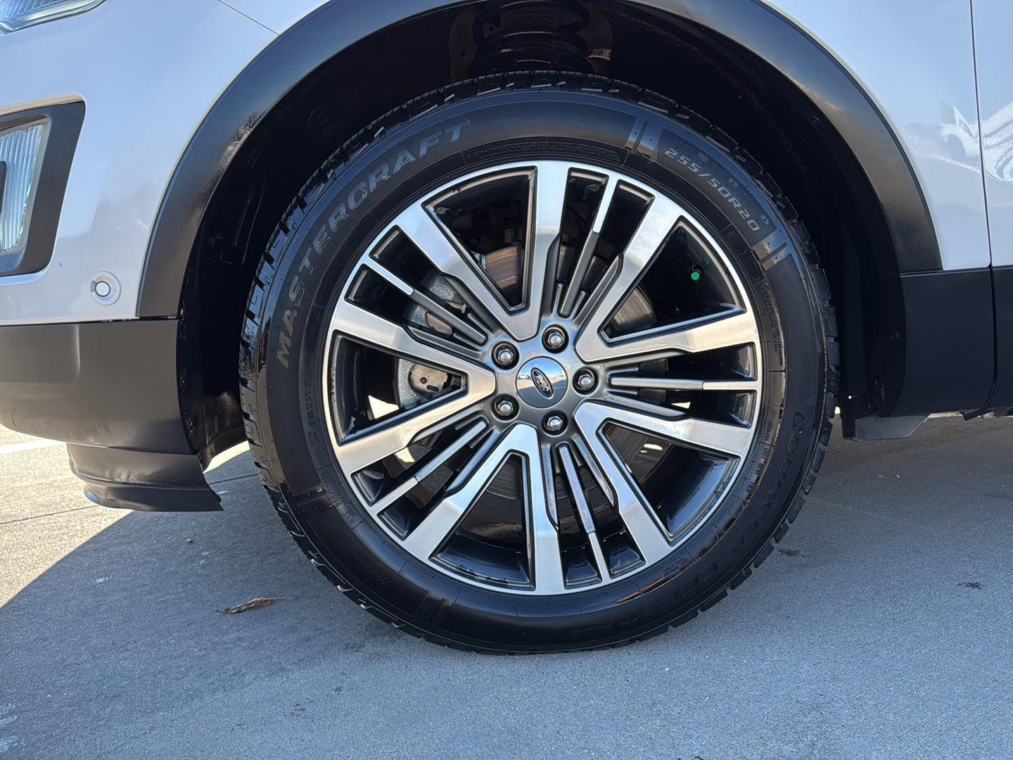 2017 Ford Explorer Platinum photo 3