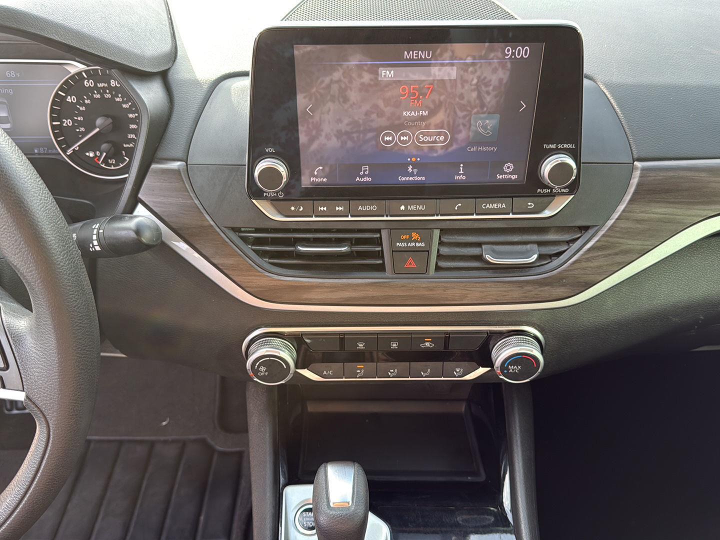View vehicle photo 4