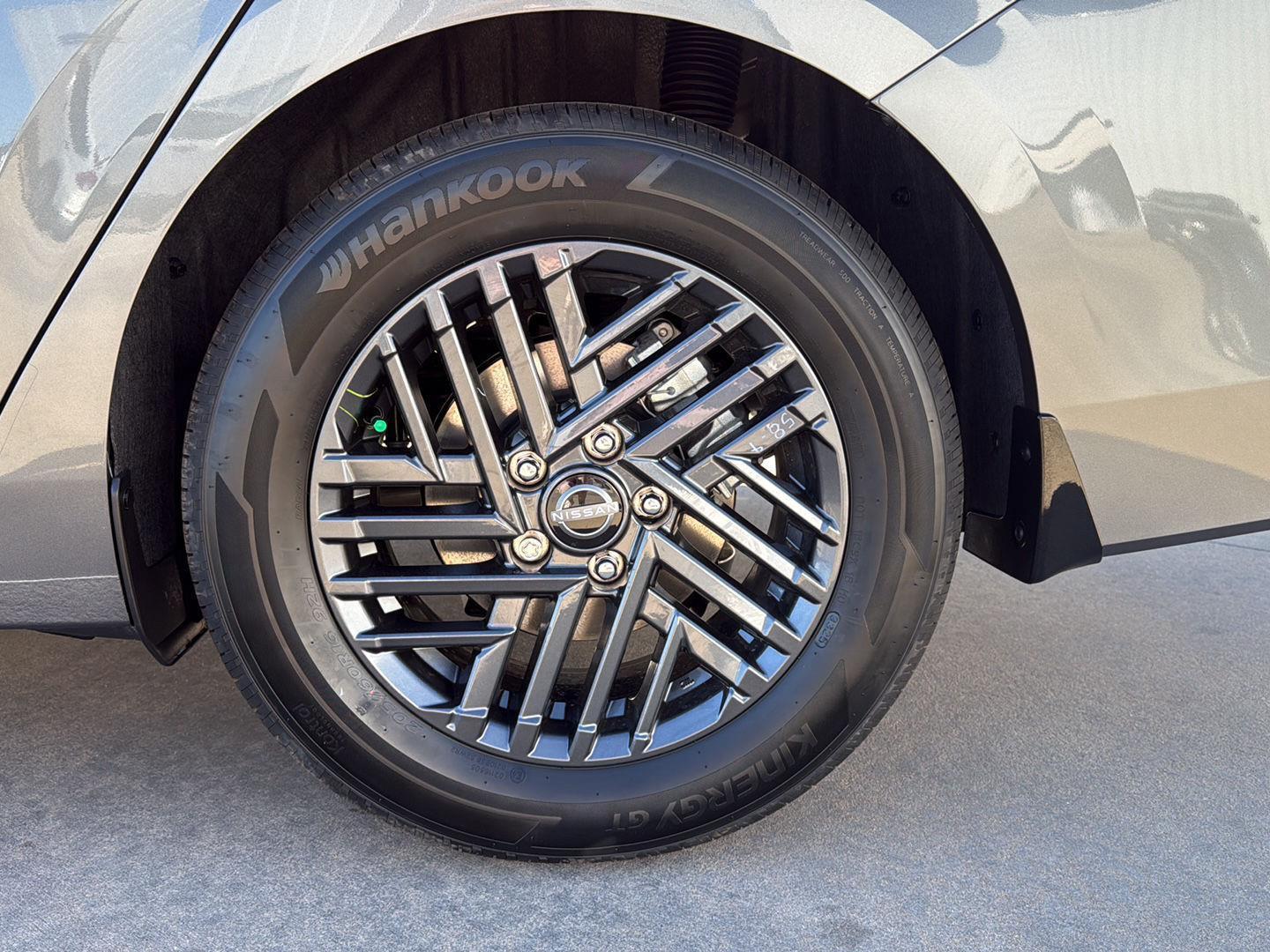 View vehicle photo 6