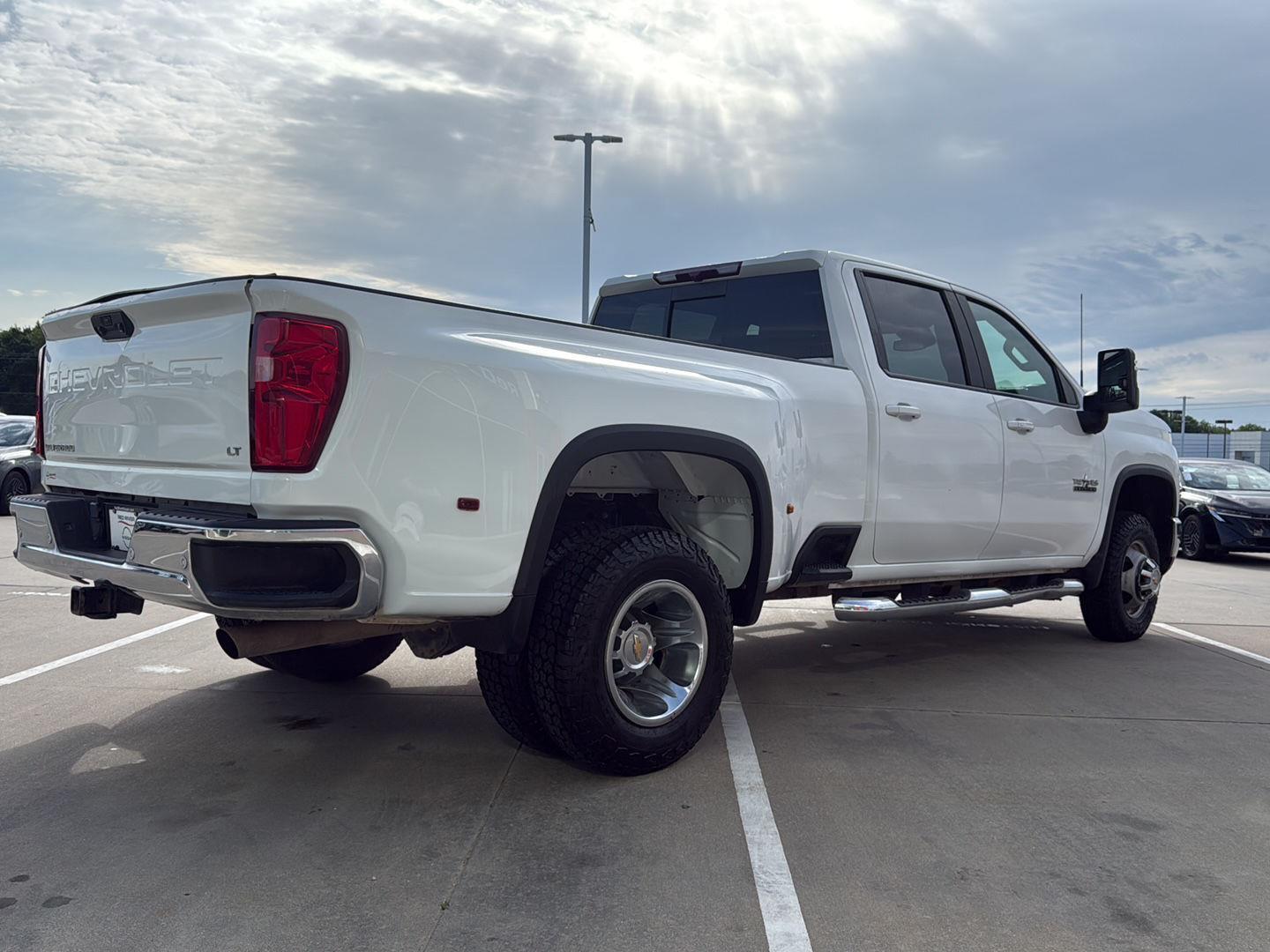 View vehicle photo 6