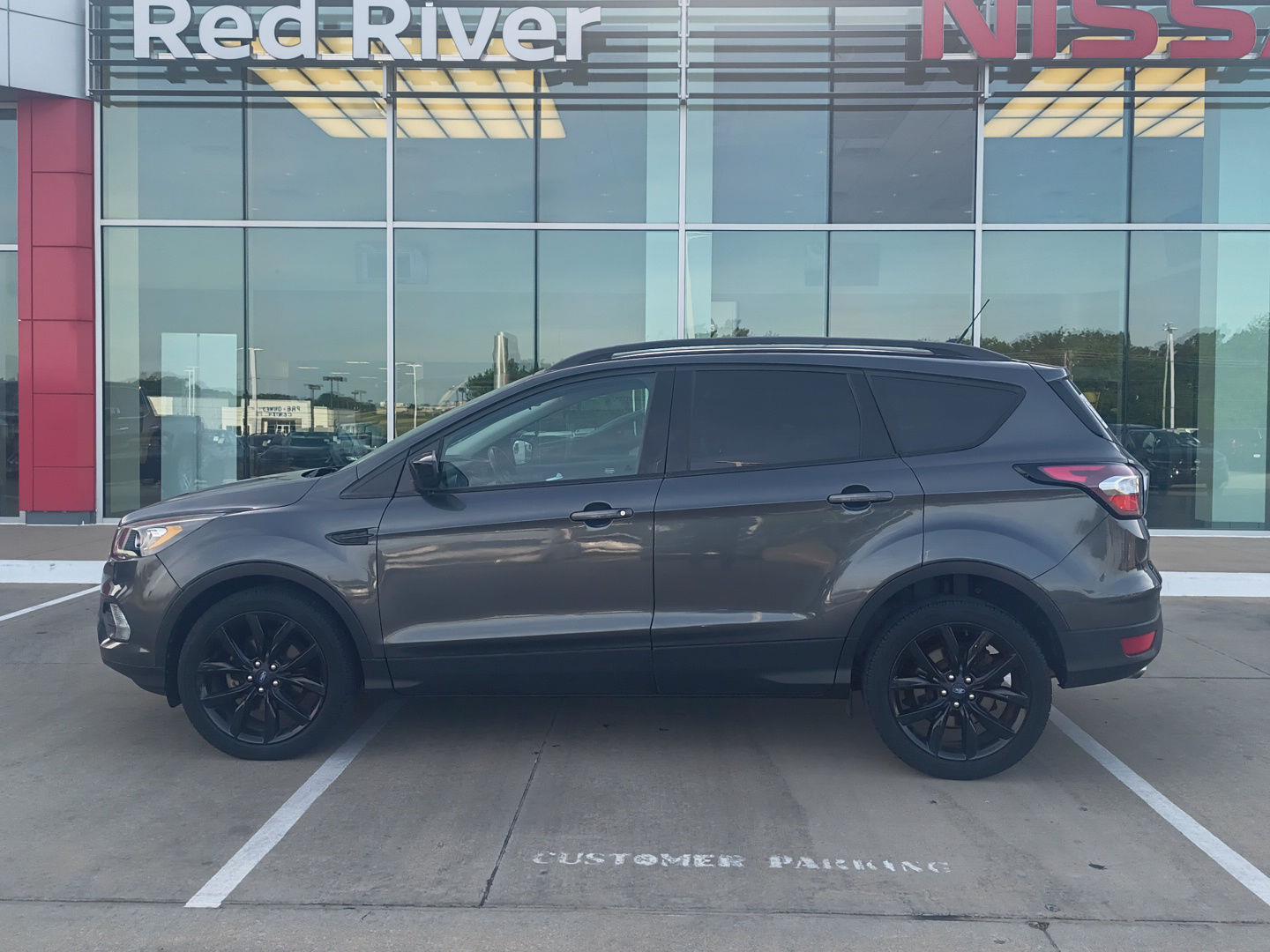 Gray (Magnetic) 2018 Ford Escape SE FWD SUV / Crossover Front-Wheel Drive 6-Speed Automatic