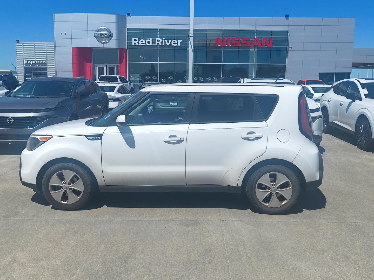 Clear White 2015 Kia Soul Base Wagon Front-Wheel Drive 6-Speed Automatic