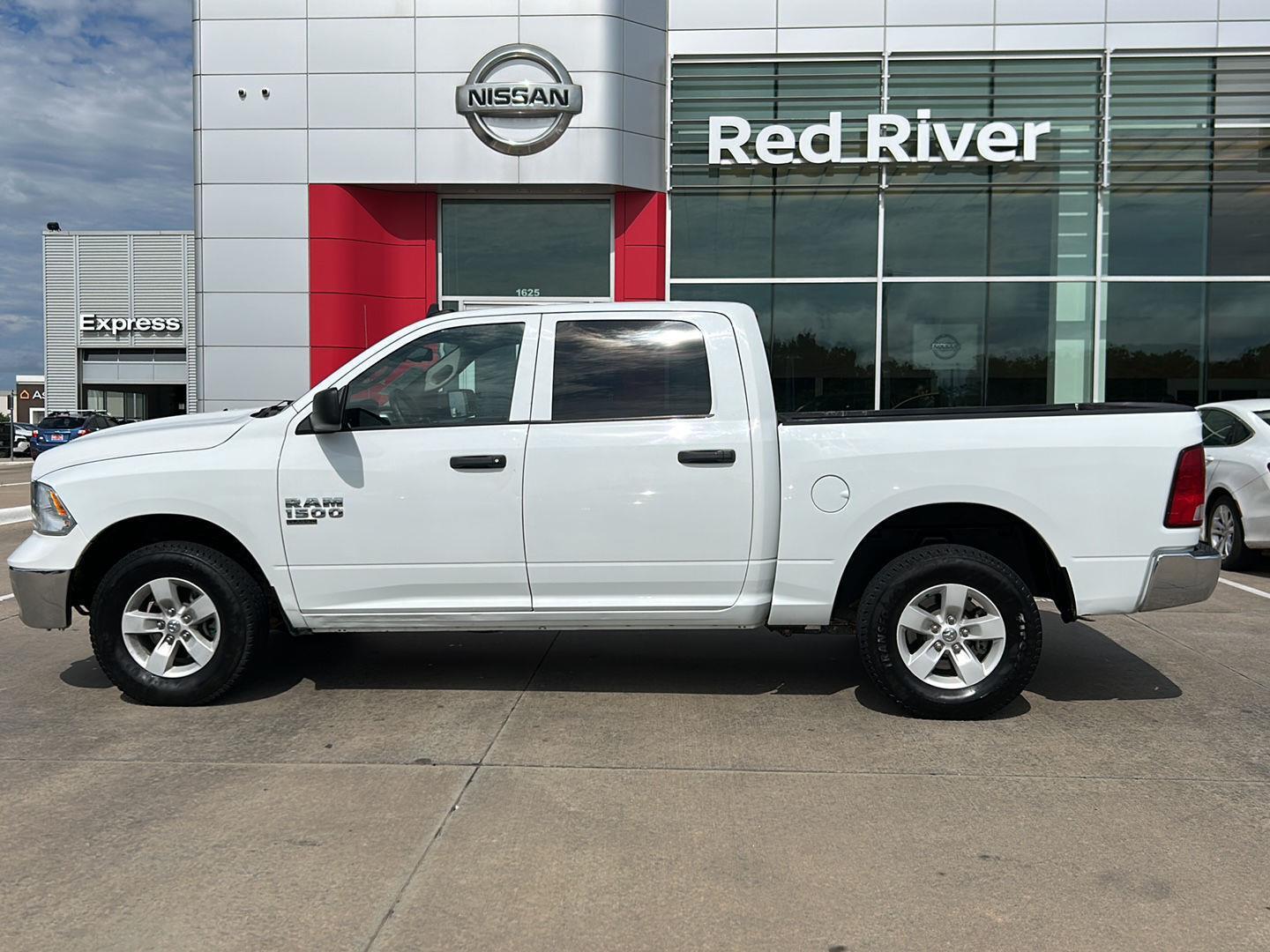 2022 RAM 1500 Classic SLT 4x4 Crew Cab 5'7's photo