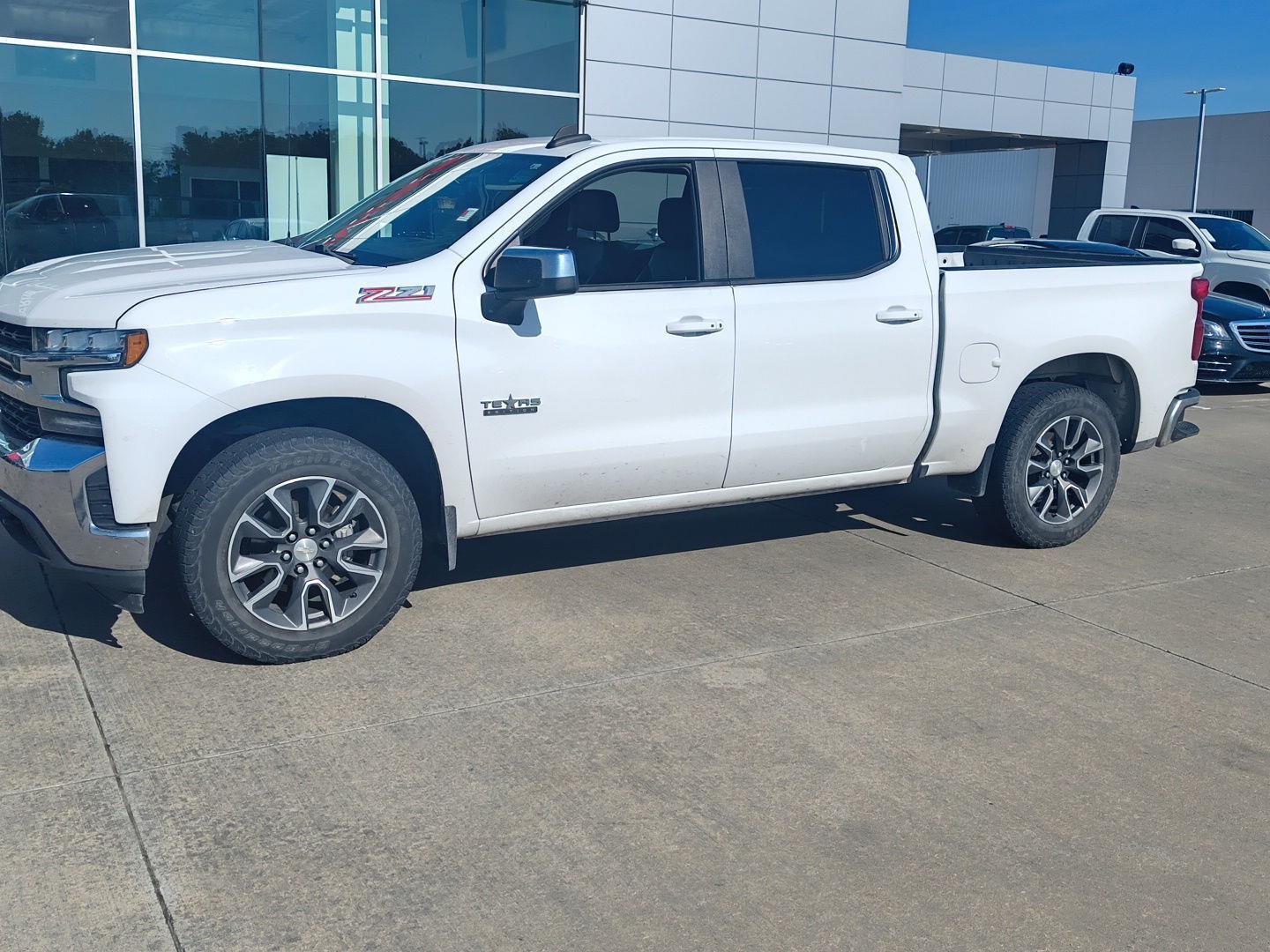 2019 Chevrolet Silverado 1500 LT 4X4 Crew Cab Short Box's photo