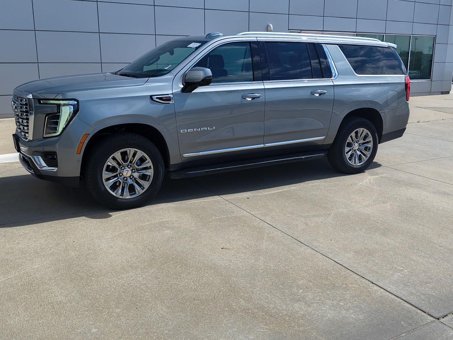 2025 GMC Yukon Denali AWD's photo