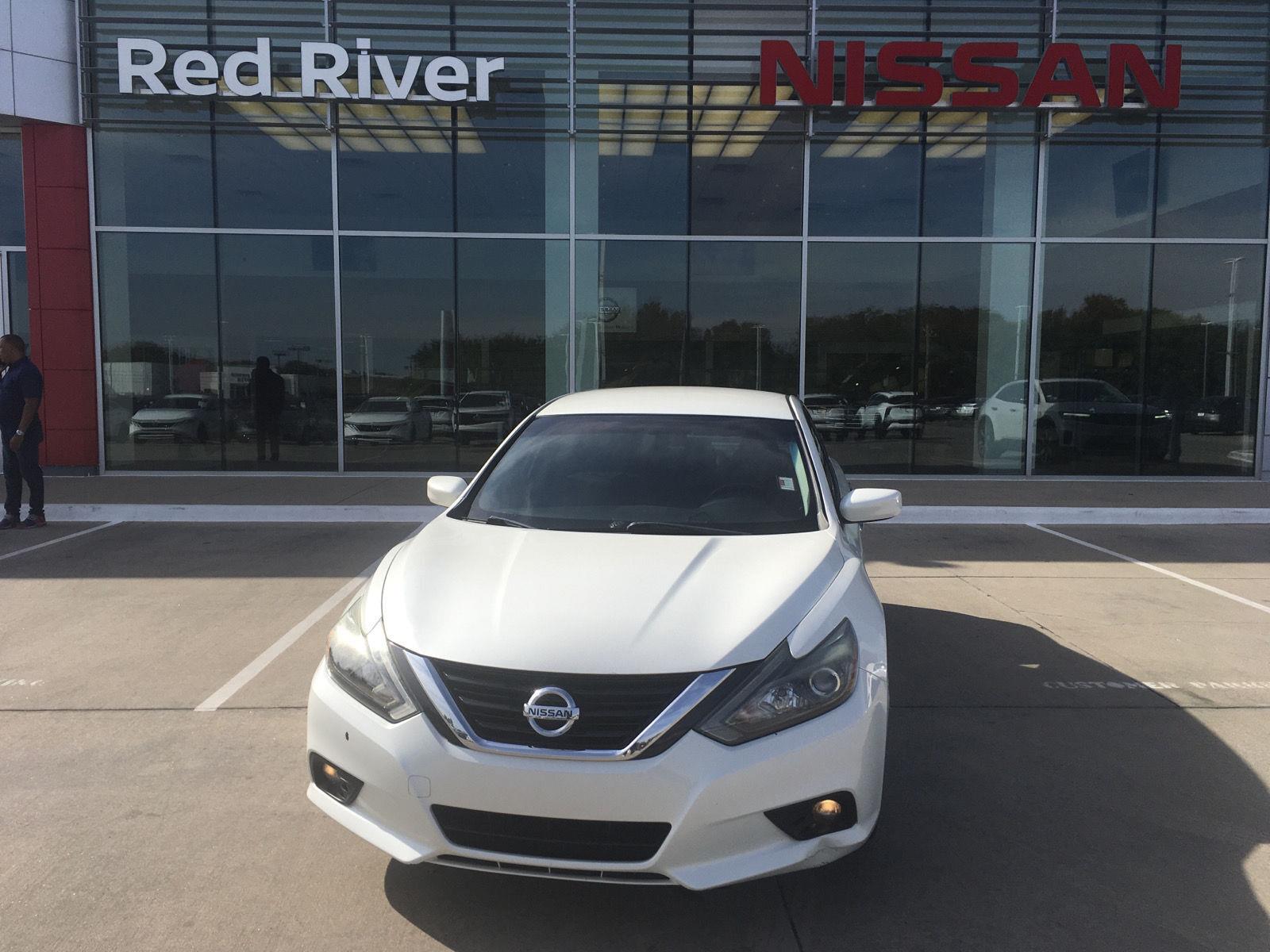 Pearl White 2017 Nissan Altima Sedan Front-Wheel Drive Continuously Variable Transmission