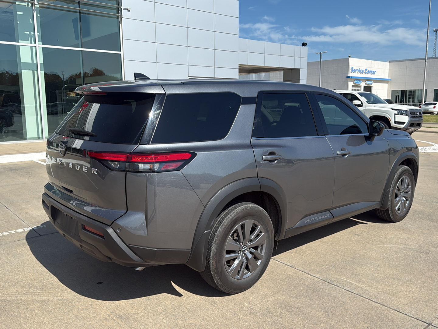 2025 Nissan Pathfinder S 2WD's photo