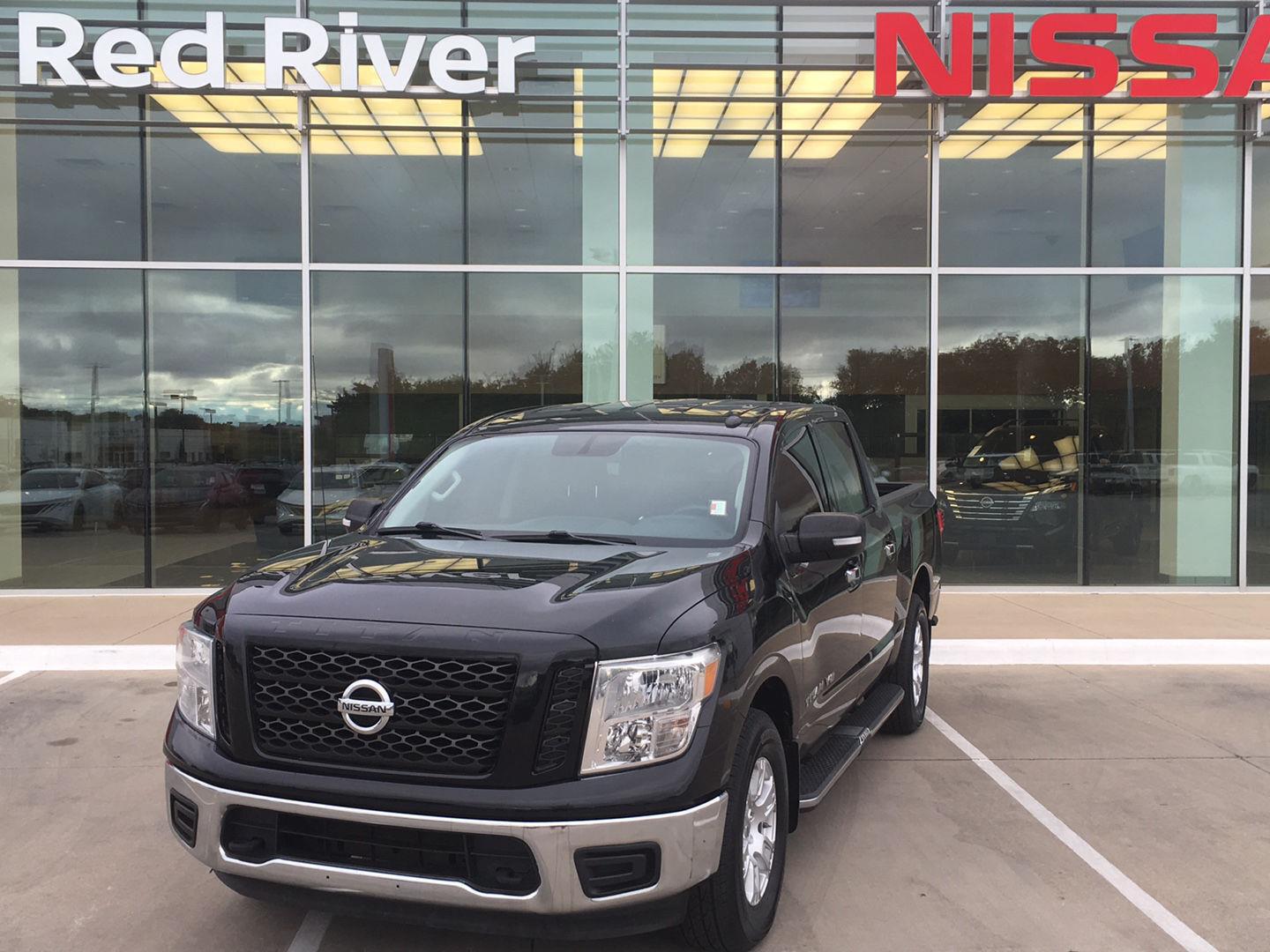 Gray (Magnetic Black Metallic) 2019 Nissan Titan Pickup Truck Four-Wheel Drive Automatic