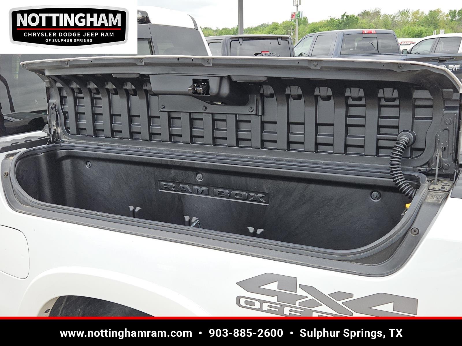 View vehicle photo 7