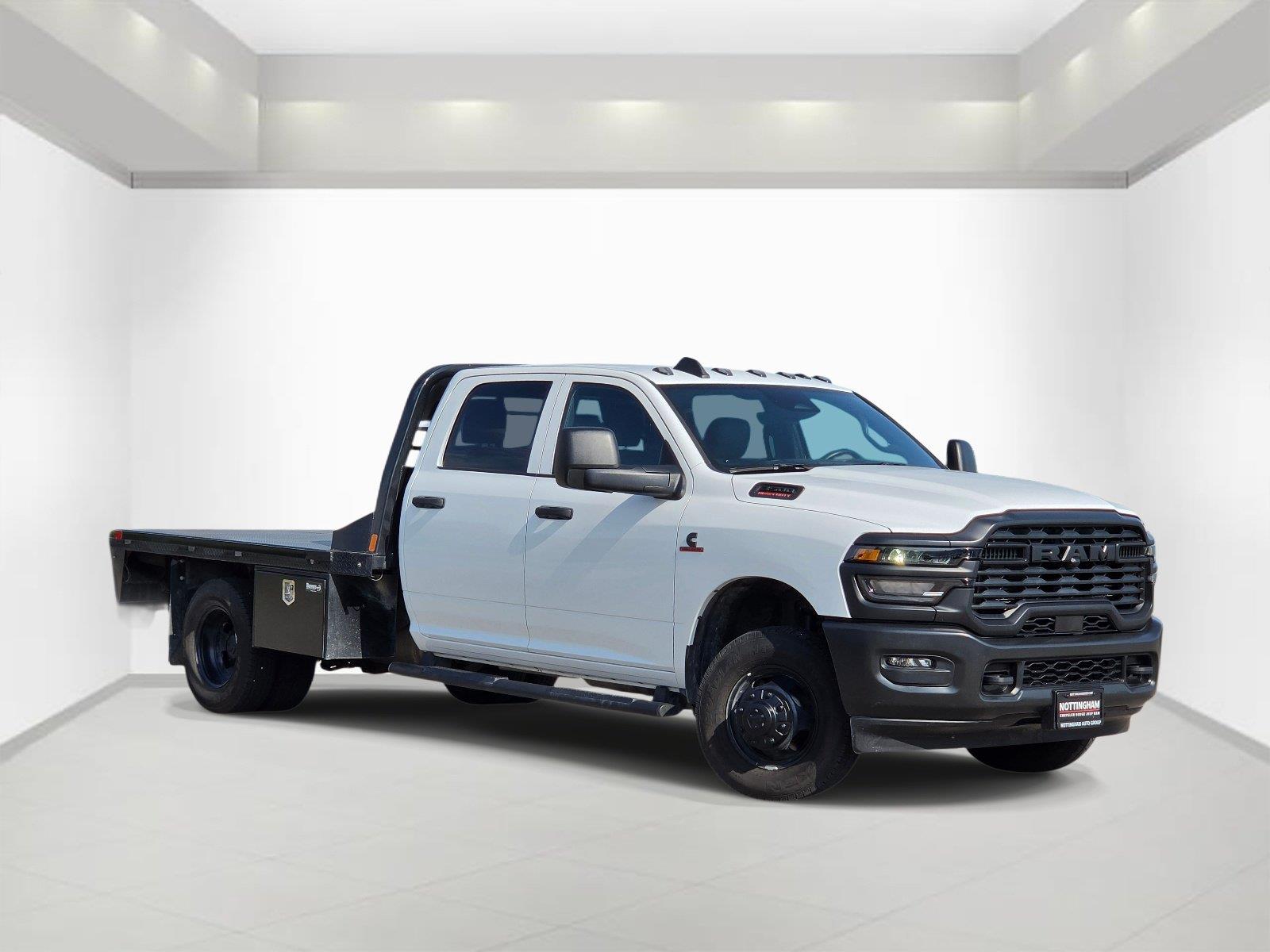 Bright White Clearcoat 2026 RAM 3500 Chassis Pickup Truck Four-Wheel Drive 8-Speed Automatic