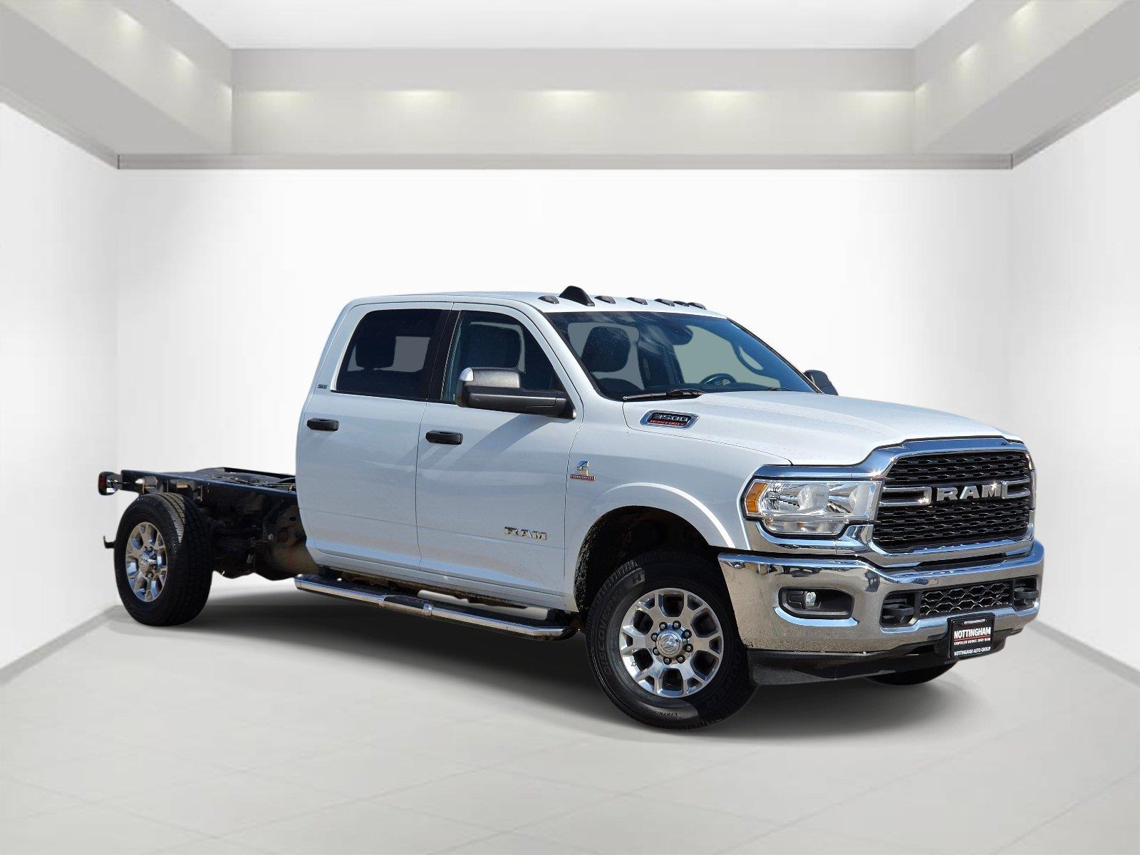 Bright White Clearcoat 2022 RAM 3500 Chassis Pickup Truck Four-Wheel Drive 6-Speed Automatic