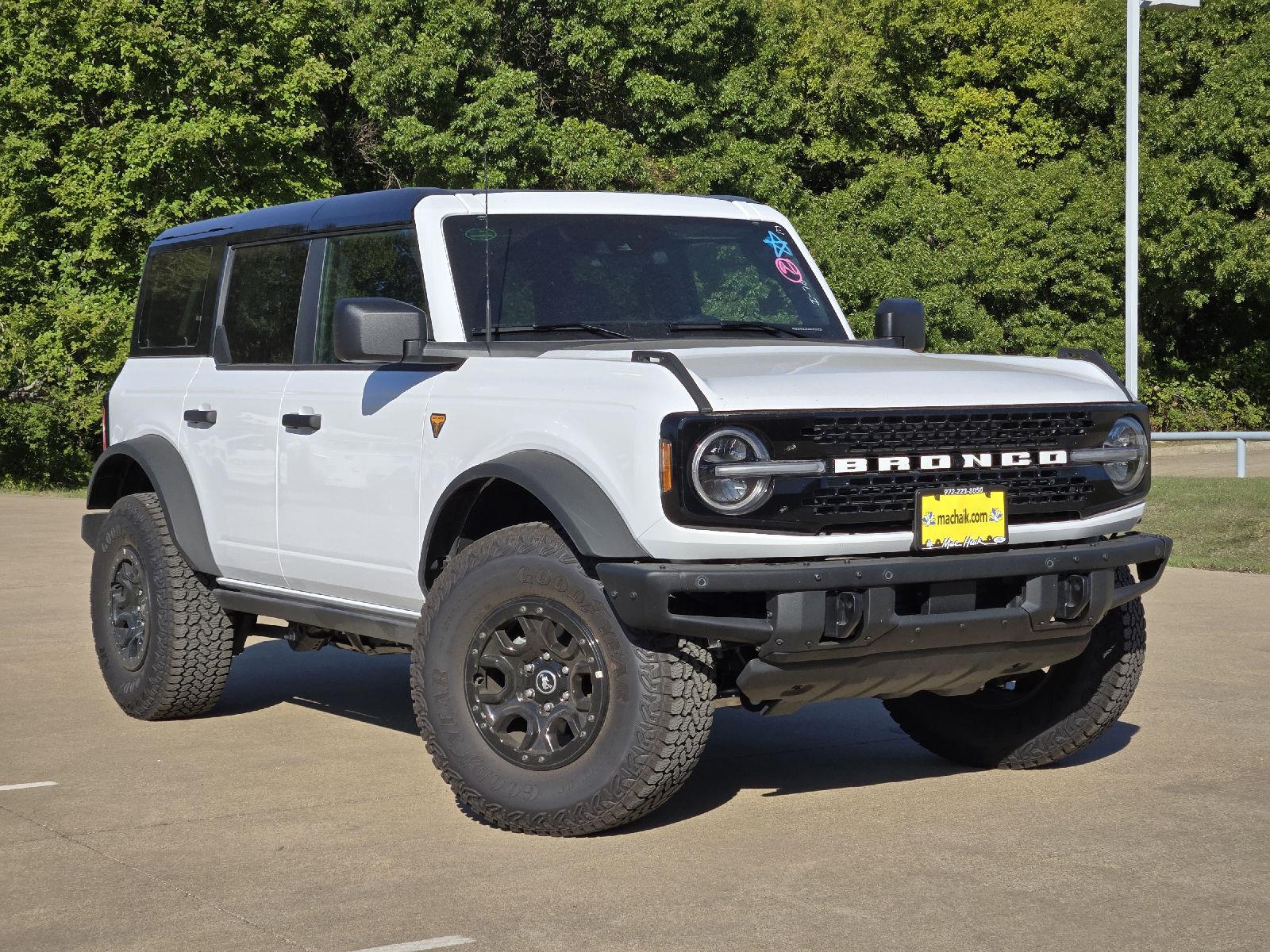 YZ OXFORD WHITE 2026 Ford Bronco SUV / Crossover Four-Wheel Drive 7-Speed Manual