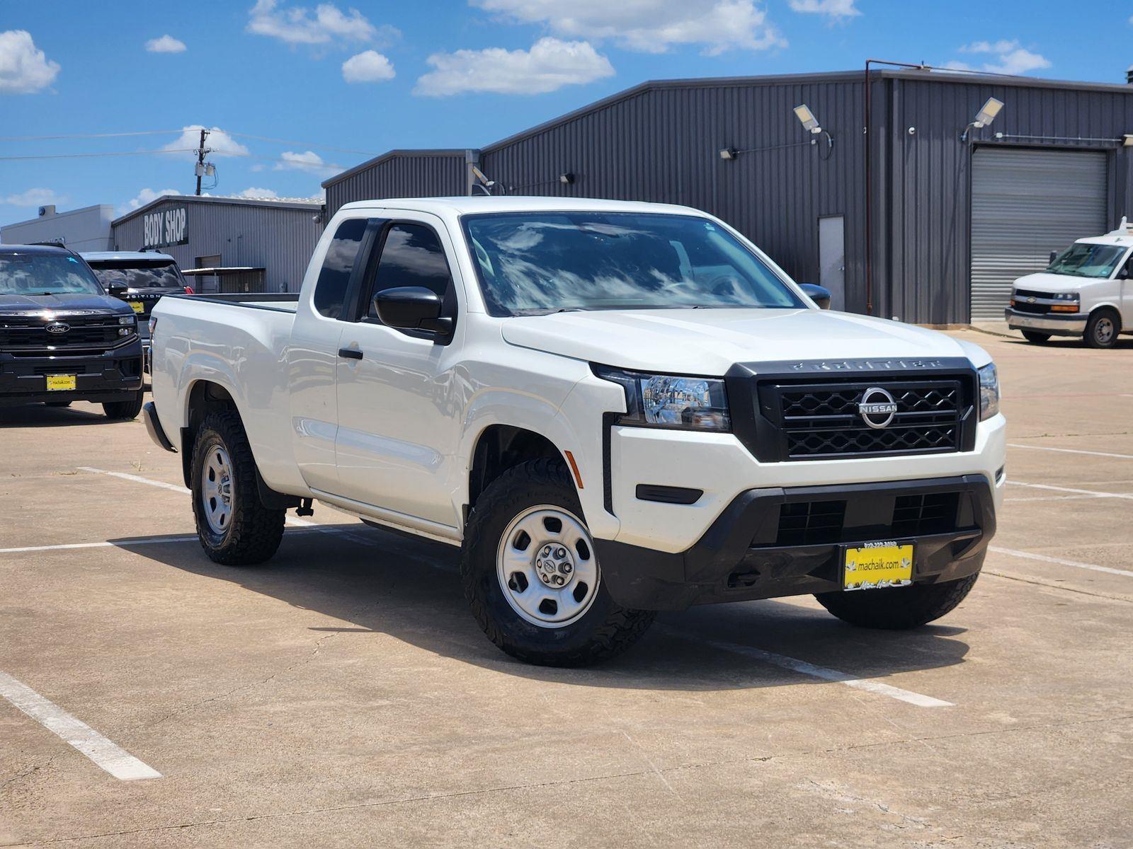 Glacier White 2024 Nissan Frontier Pickup Truck Four-Wheel Drive Automatic