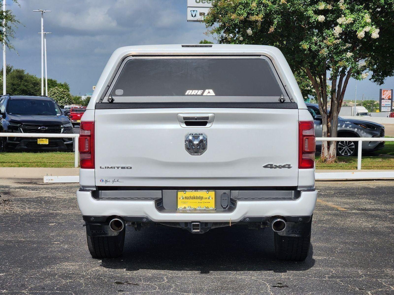View vehicle photo 6