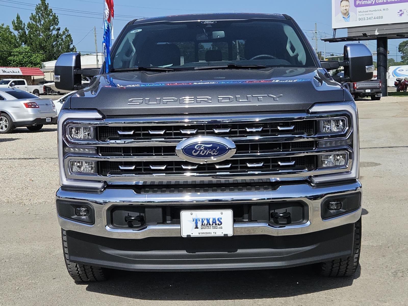 2025 Ford F-250 Lariat photo 2