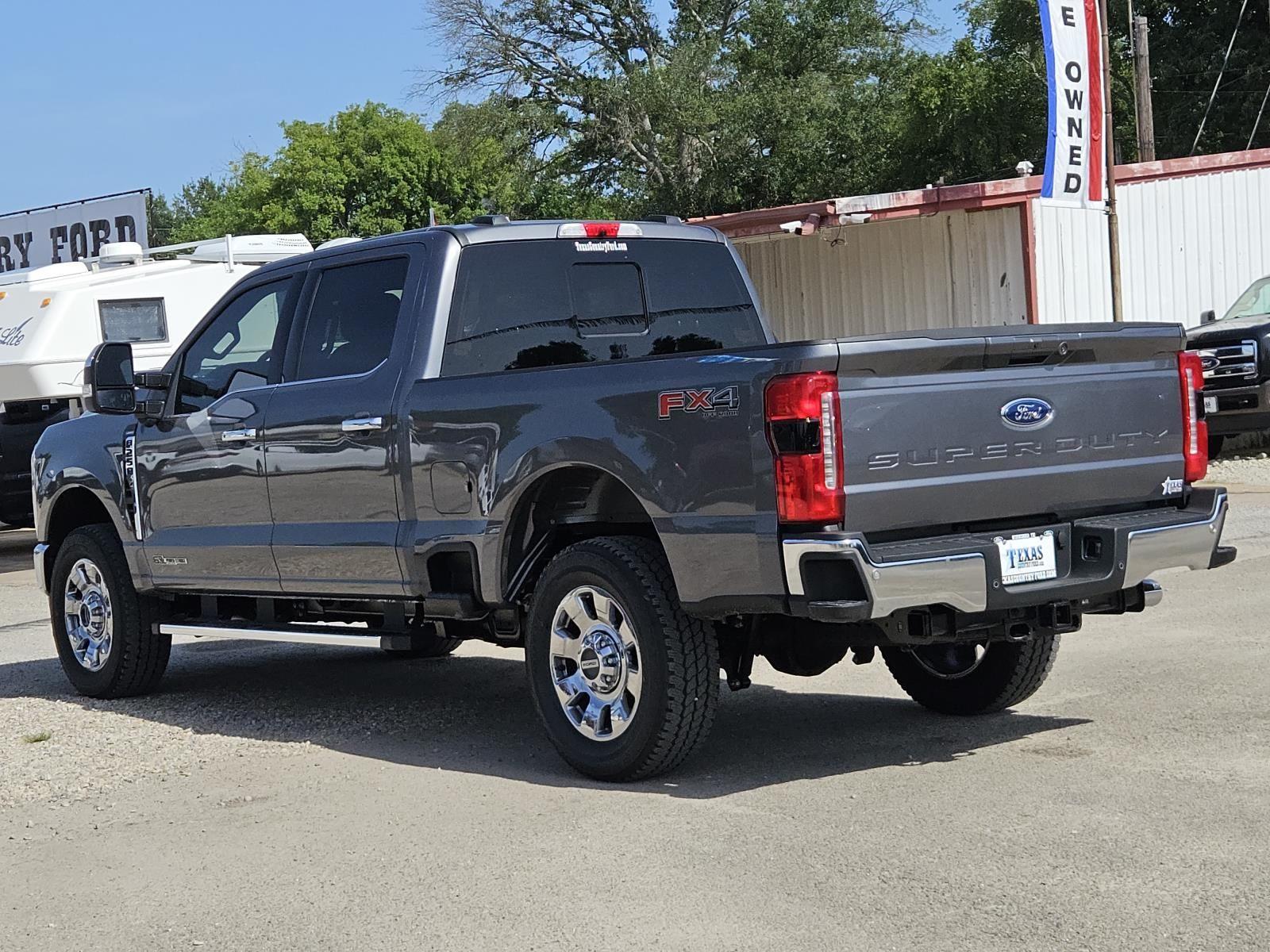 2025 Ford F-250 Lariat photo 4