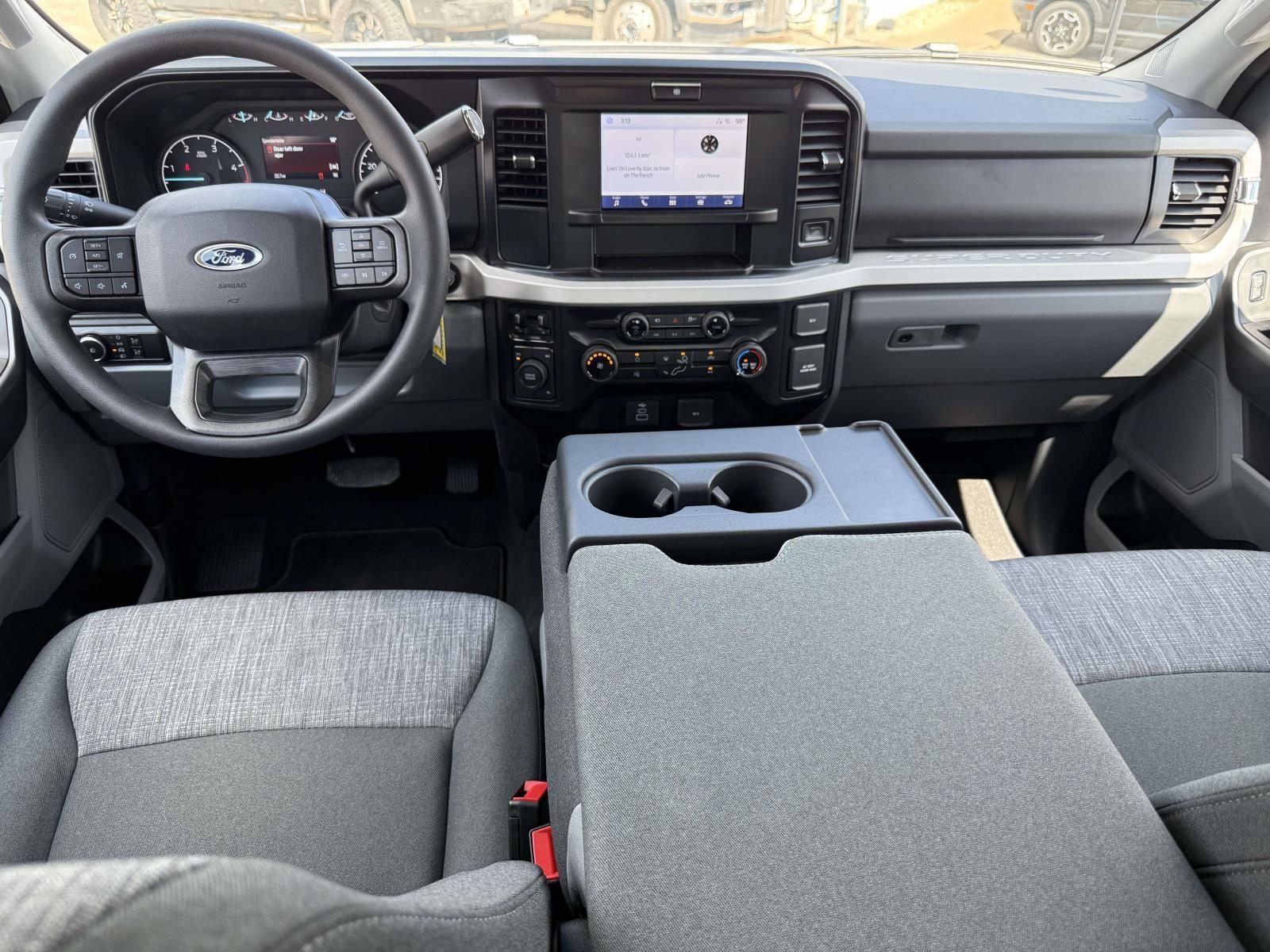 2026 Ford F-350 XLT photo 7