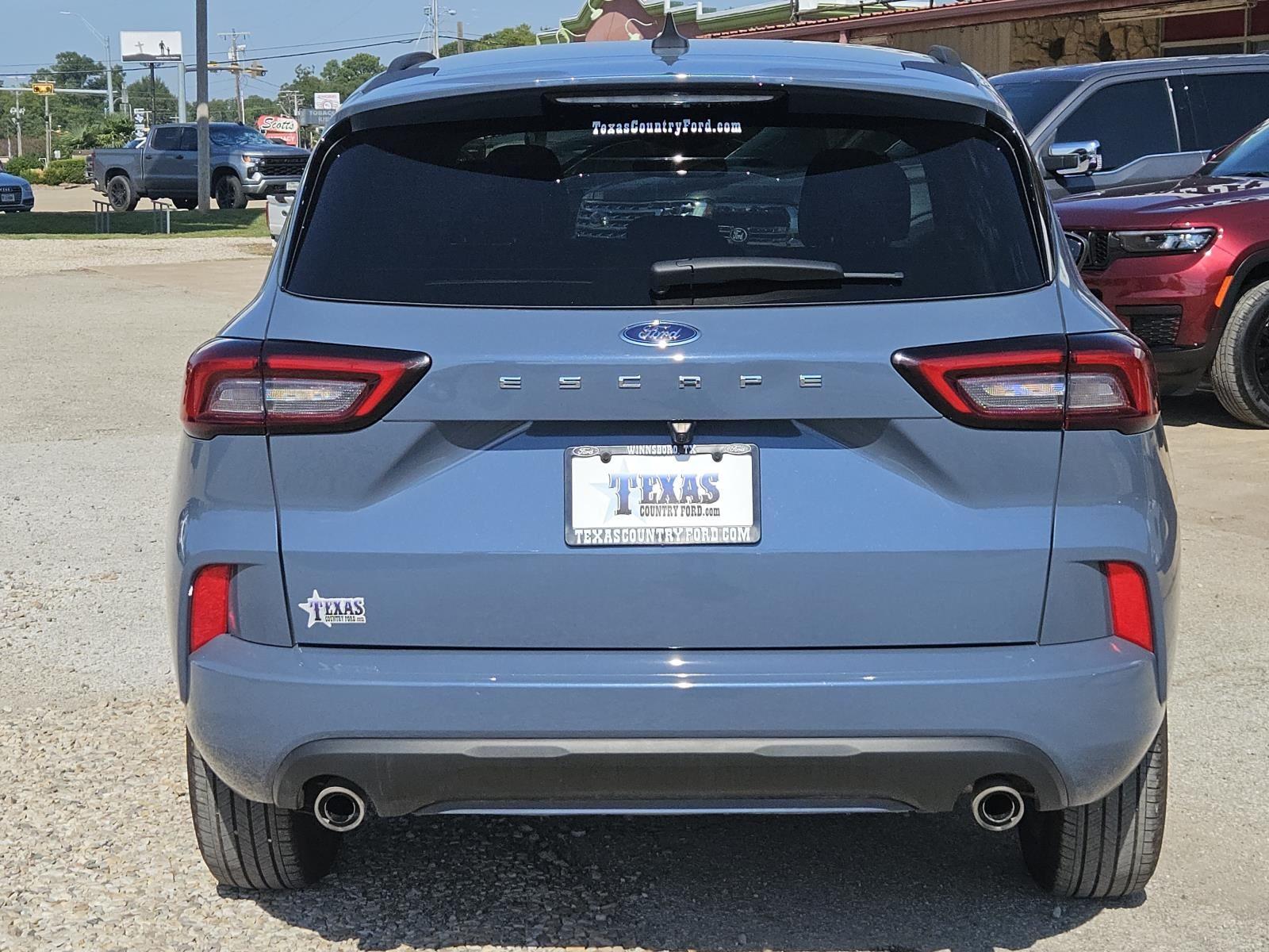 2024 Ford Escape ST-Line photo 2