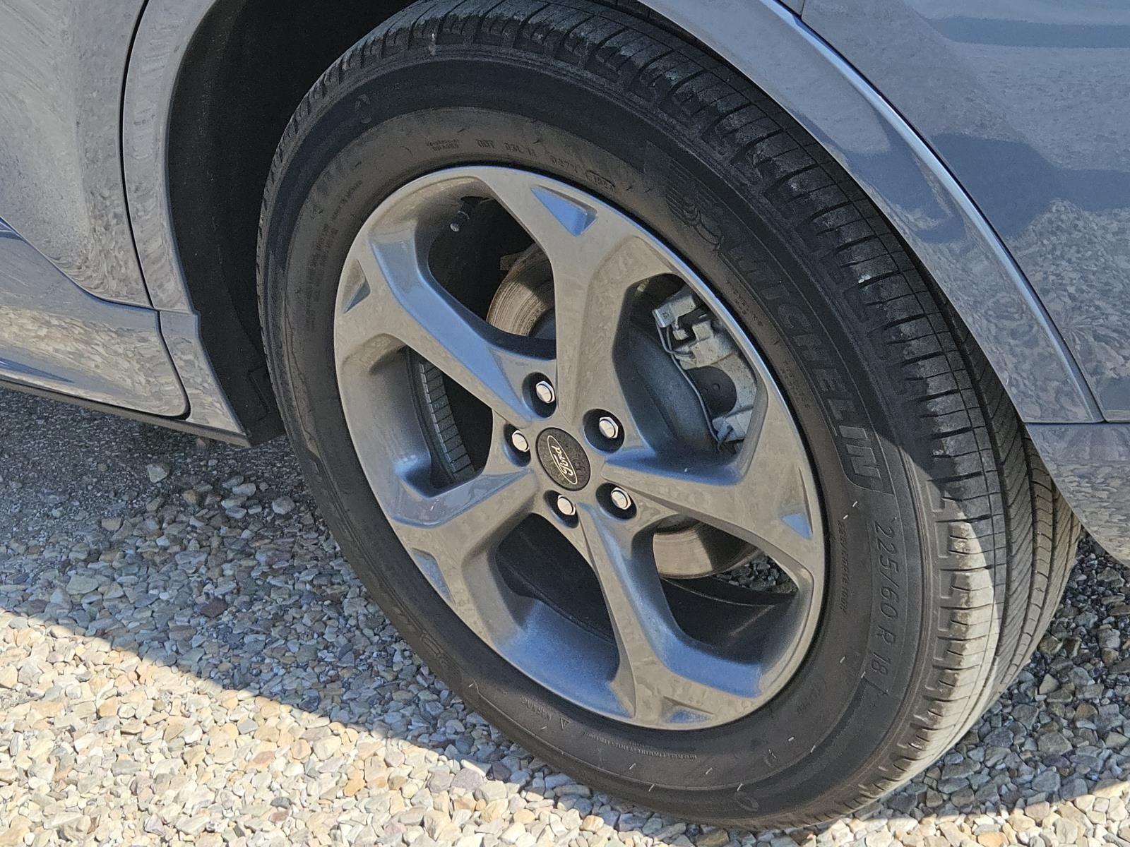 2024 Ford Escape ST-Line photo 4