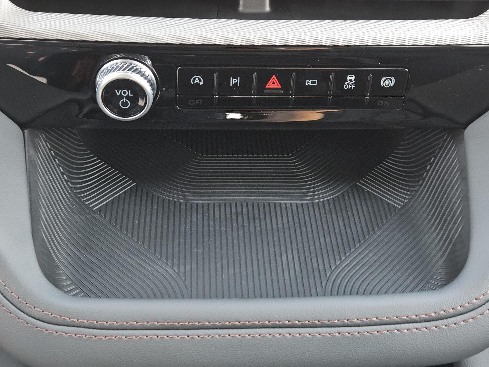 2025 Ford Explorer Active - Photo 14