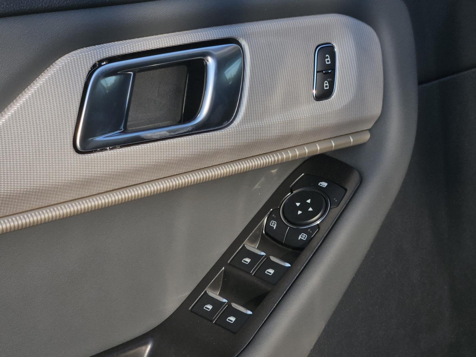 2025 Ford Explorer Active - Photo 26