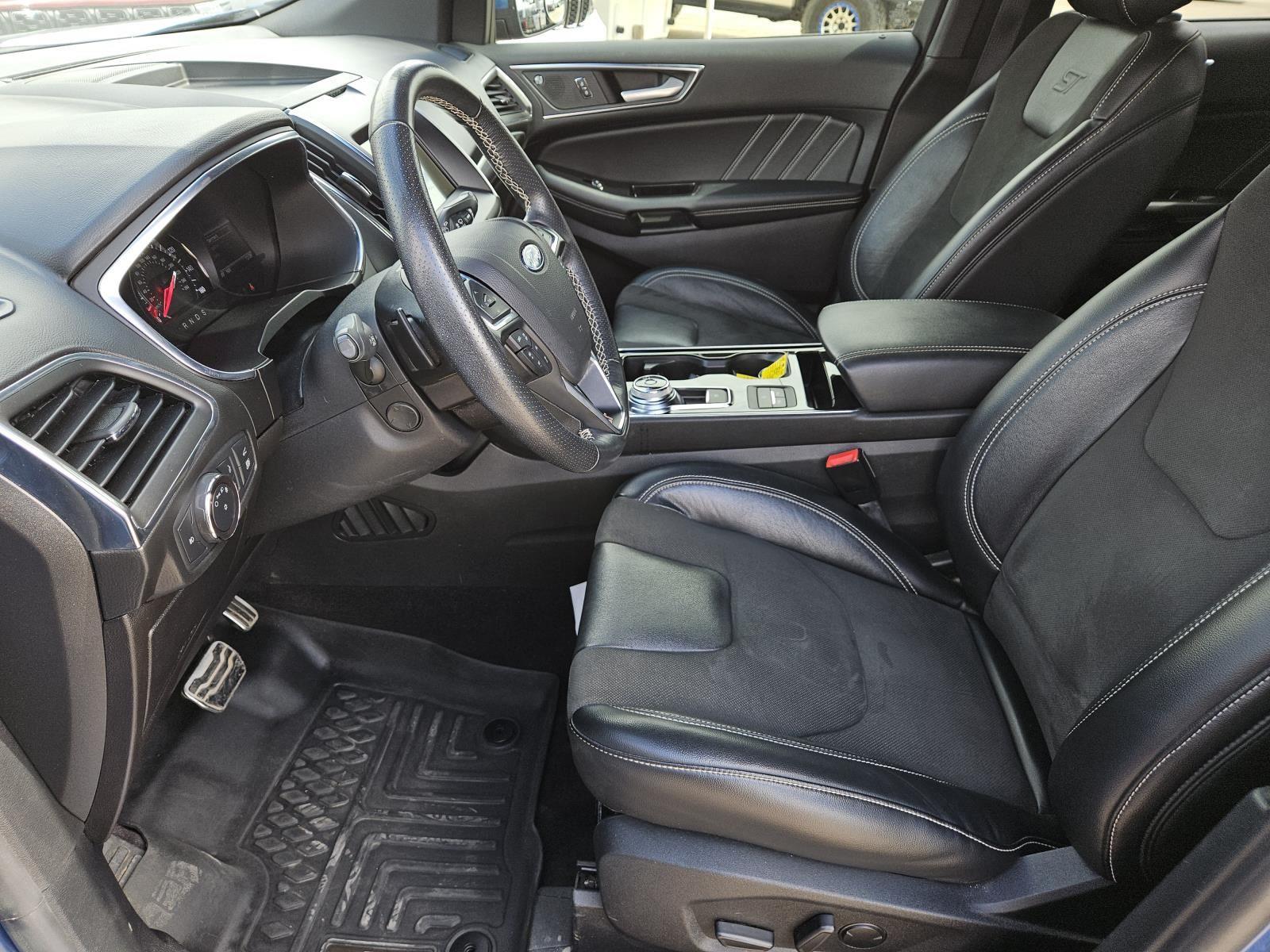 2020 Ford Edge ST photo 24
