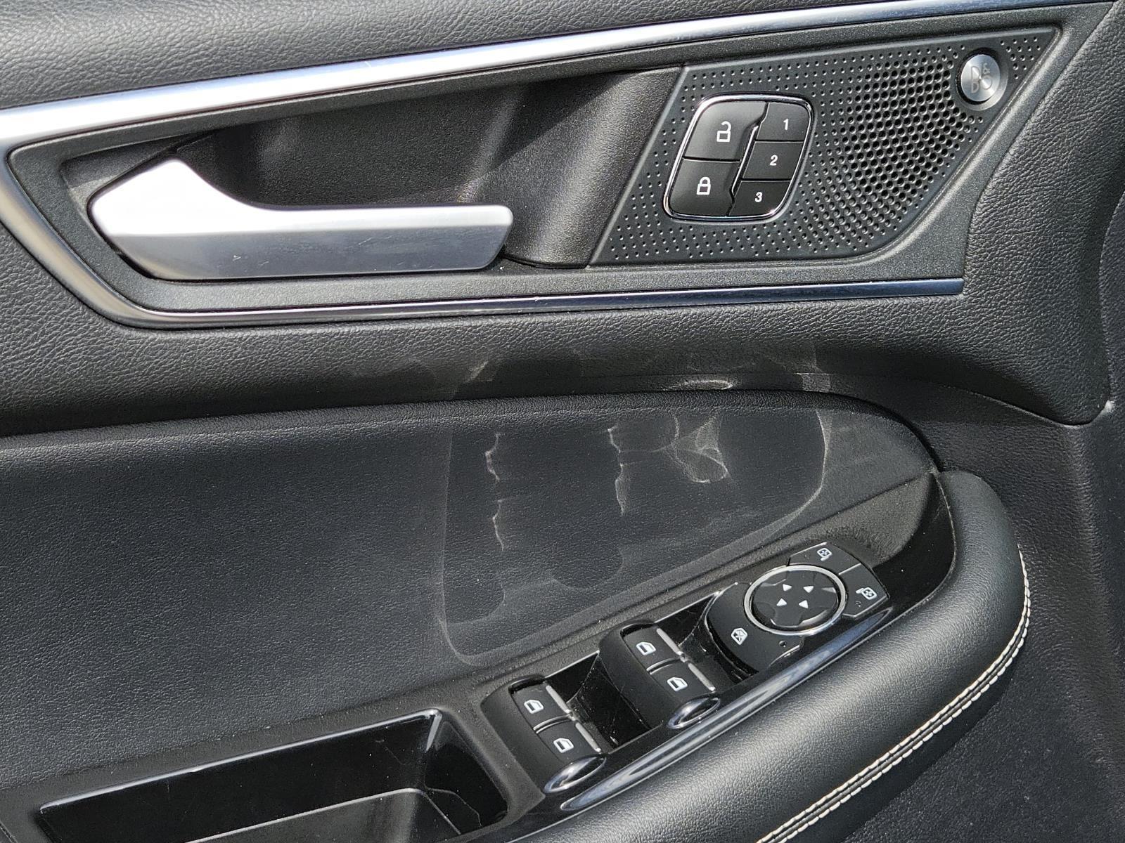 2020 Ford Edge ST photo 27