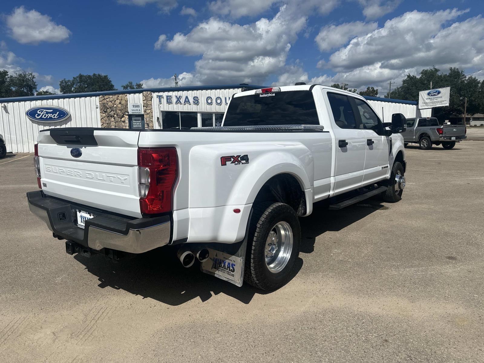 2022 Ford F-350 XL photo 2
