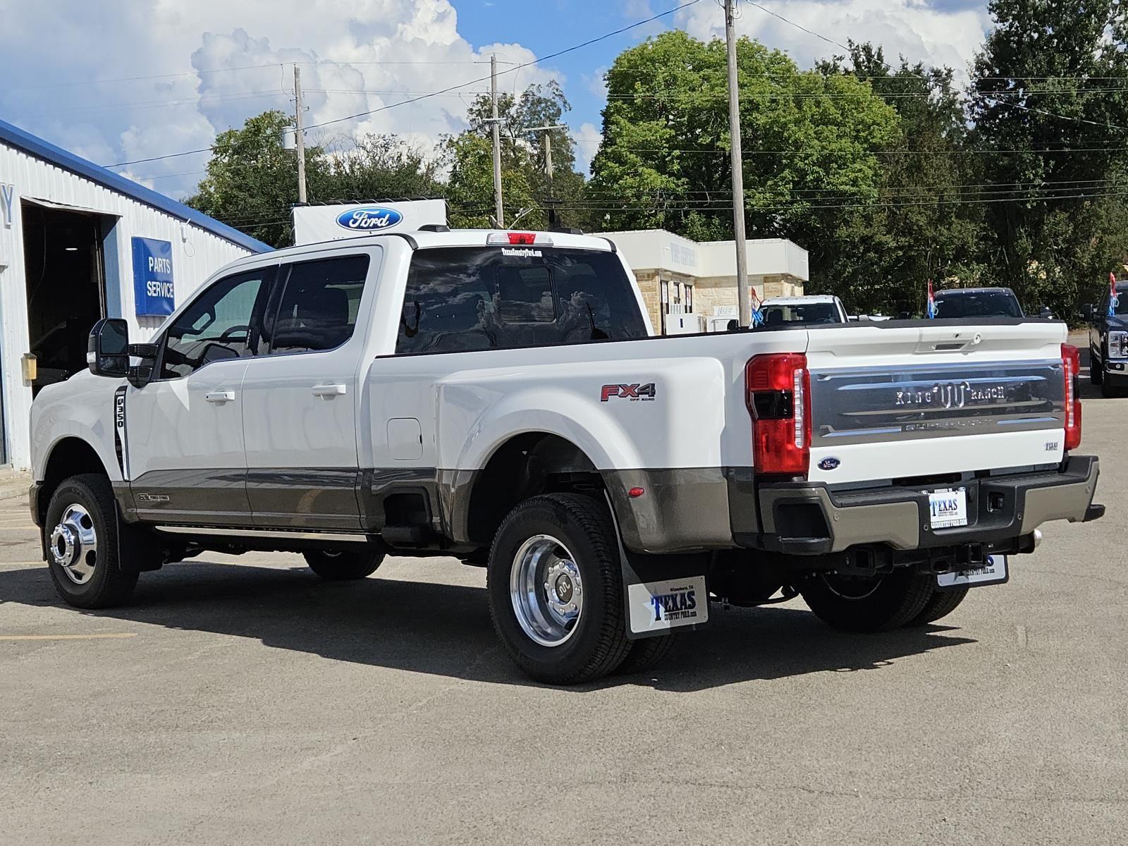 2026 Ford F-350 King Ranch photo 3