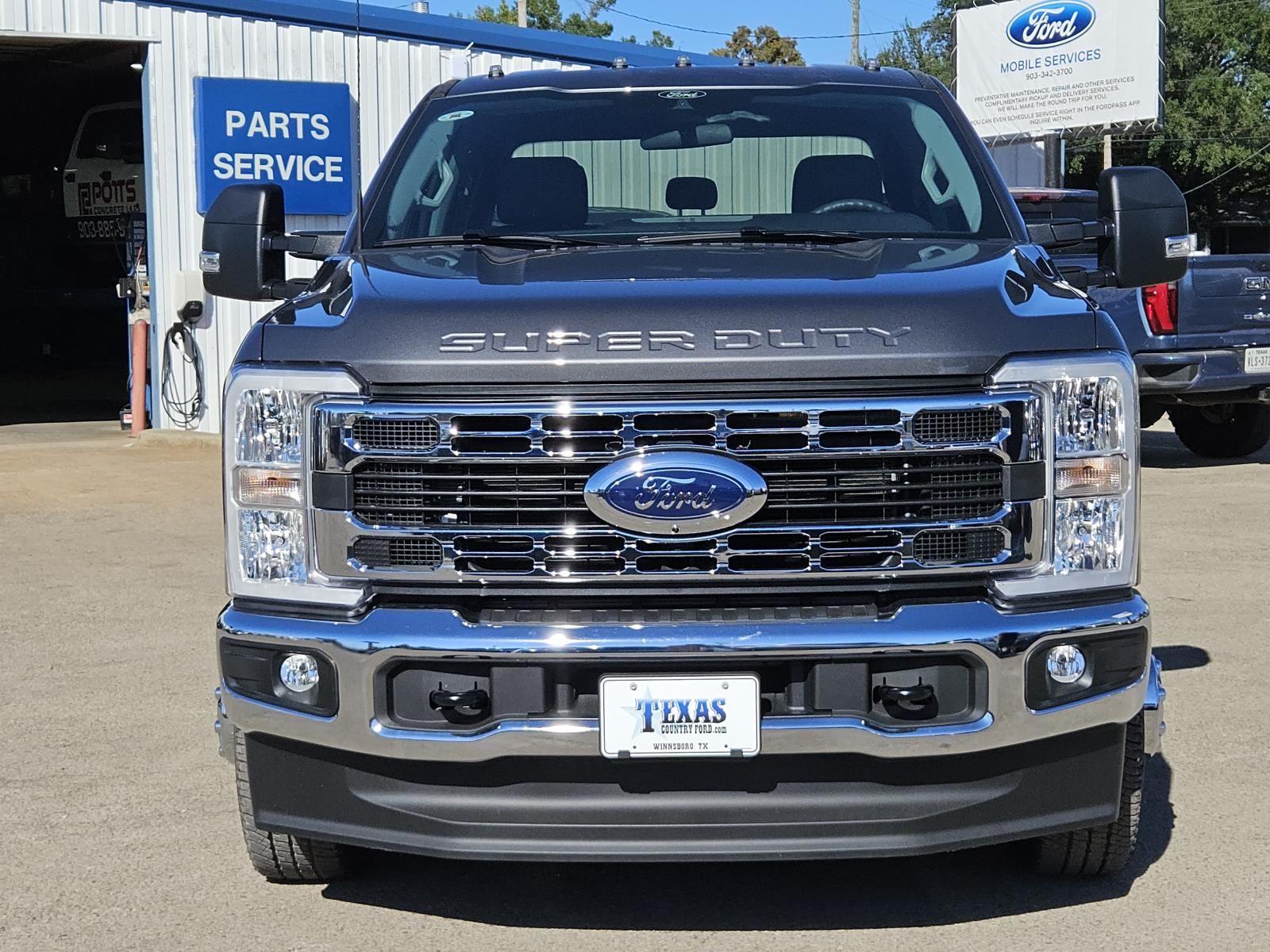 2026 Ford F-350 XLT photo 2