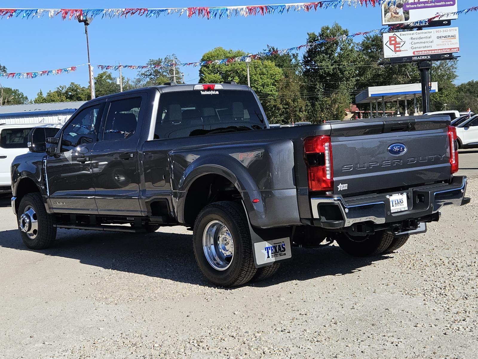 2026 Ford F-350 XLT photo 3