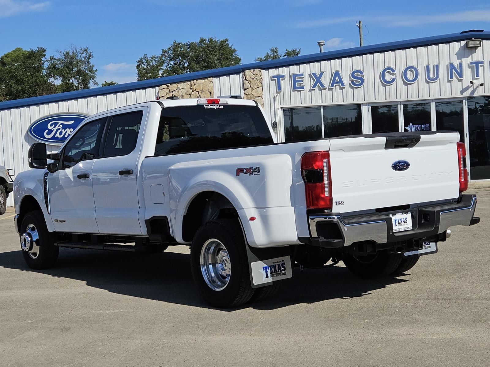 2026 Ford F-350 XLT photo 3