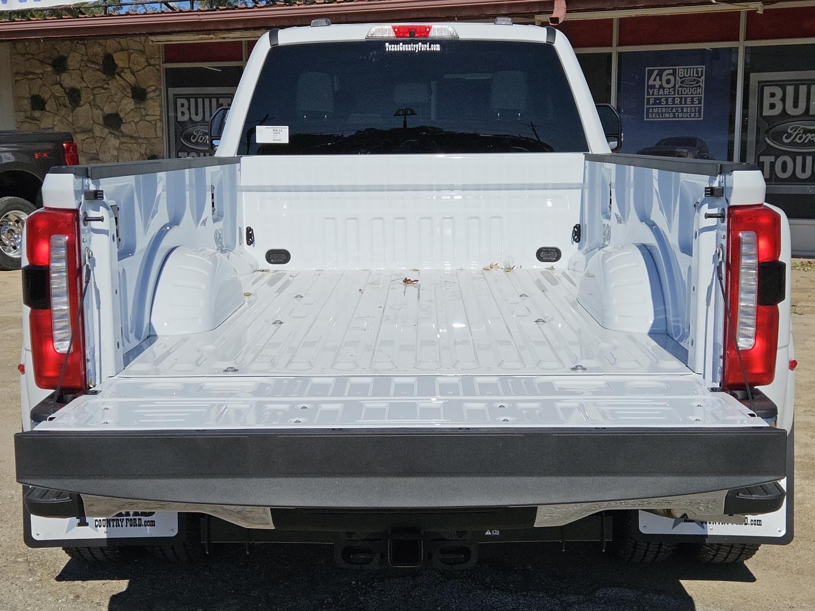 2026 Ford F-350 XLT photo 4