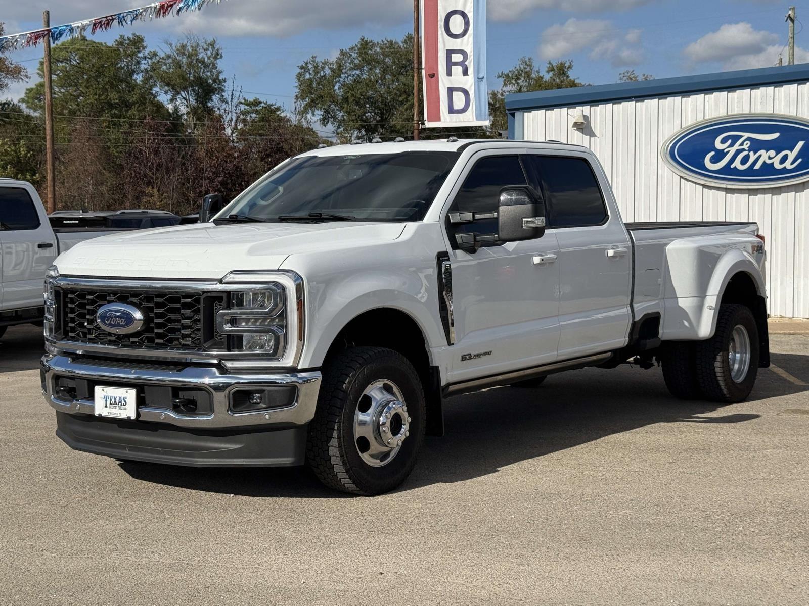 2022 Ford F-350 Lariat photo 14