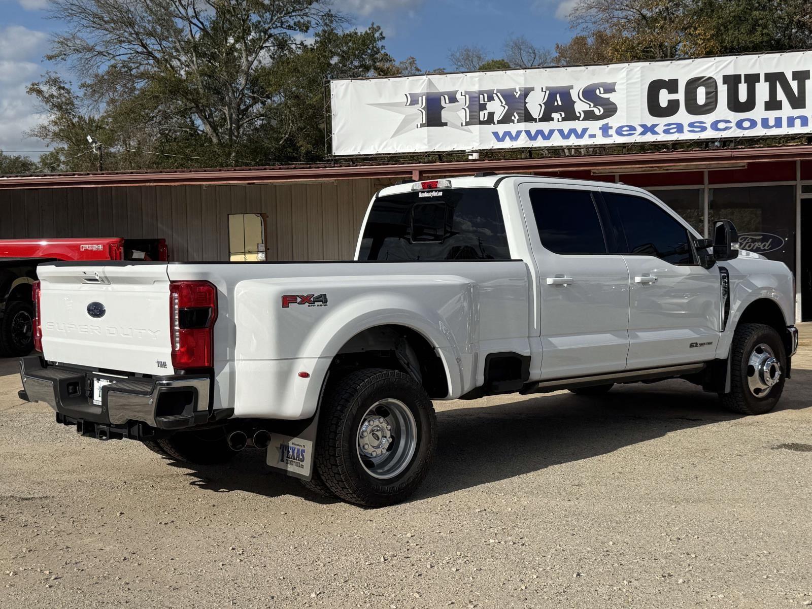 2022 Ford F-350 Lariat photo 15