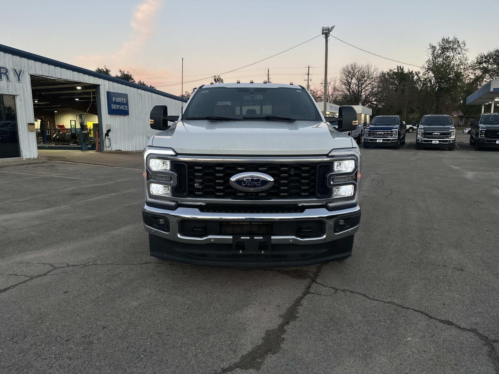 2024 Ford F-350 Lariat photo 2